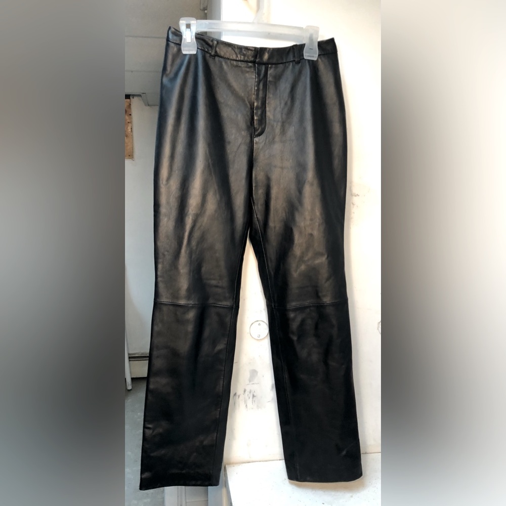 Woman chic leather pant
